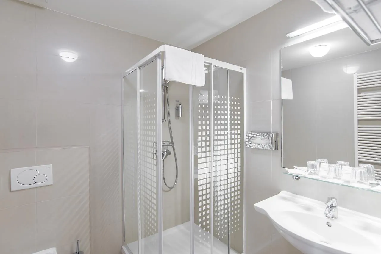 Hotel Pav Prague 3*,